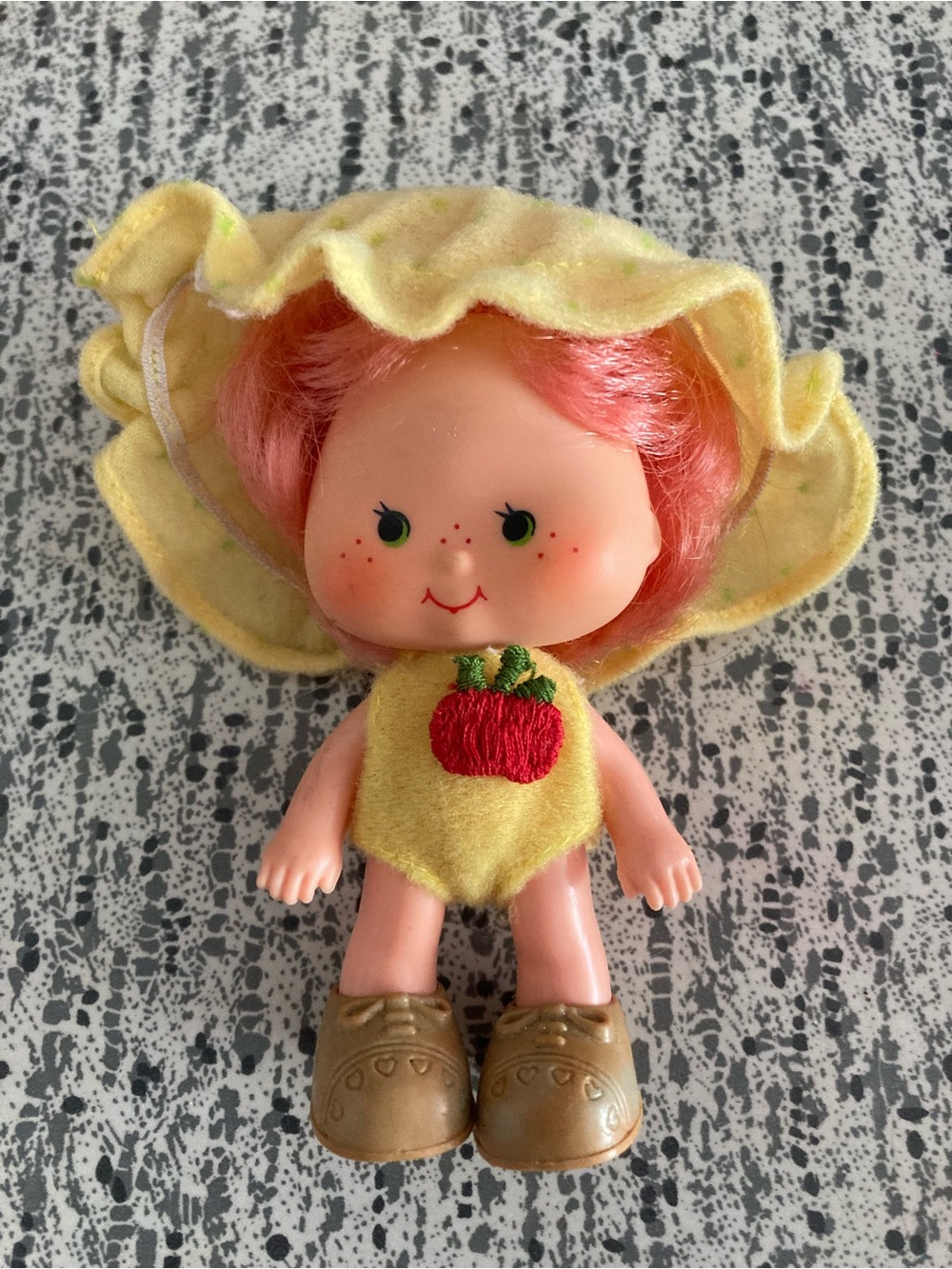 🍓 Vintage 1980 Strawberry Shortcake Lot Dolls Figurines Purse Display Case Pets - Picture 9 of 16
